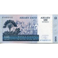 Мадагаскар. 100 ариари. 2004 год.