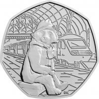 ​Великобритания 50 пенсов 2018 года Медвежонок Паддингтон на вокзале.